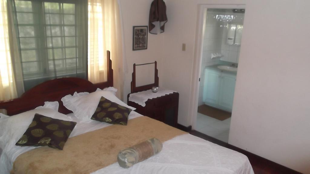Hill Top Kingston Jamaica 部屋 写真